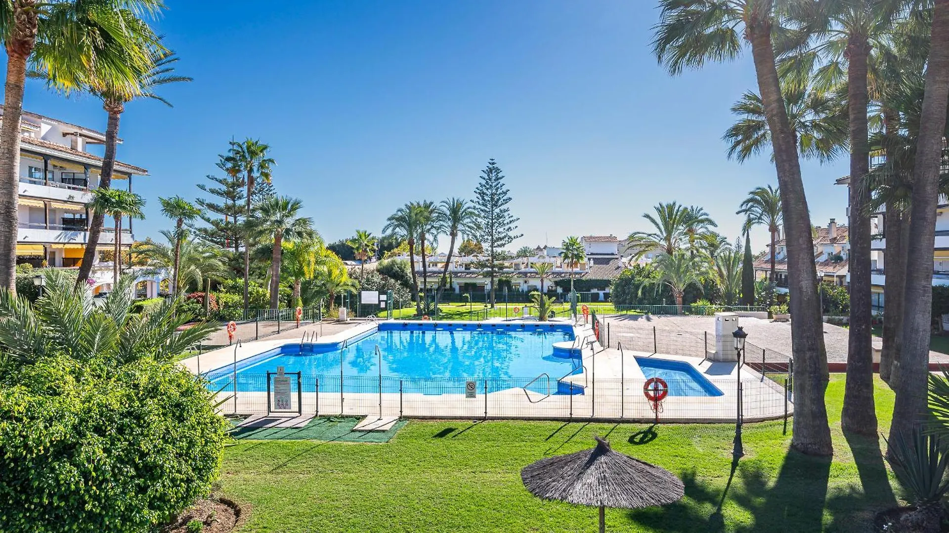 아파트 ✺Fenomenal Estudio En Milla De Oro✺Piscina✺Parking 마르베야